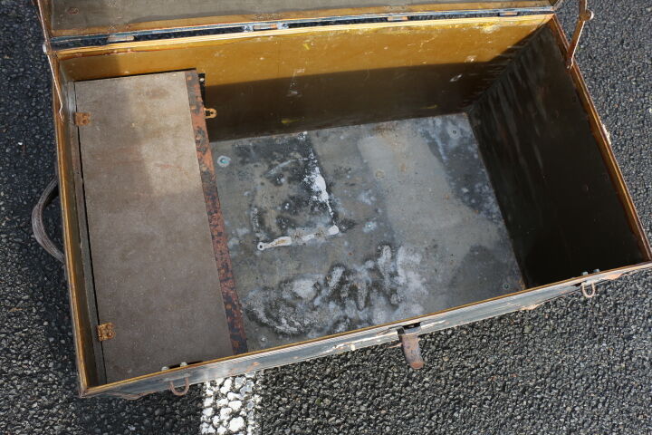 Old large-format trunk 930cm