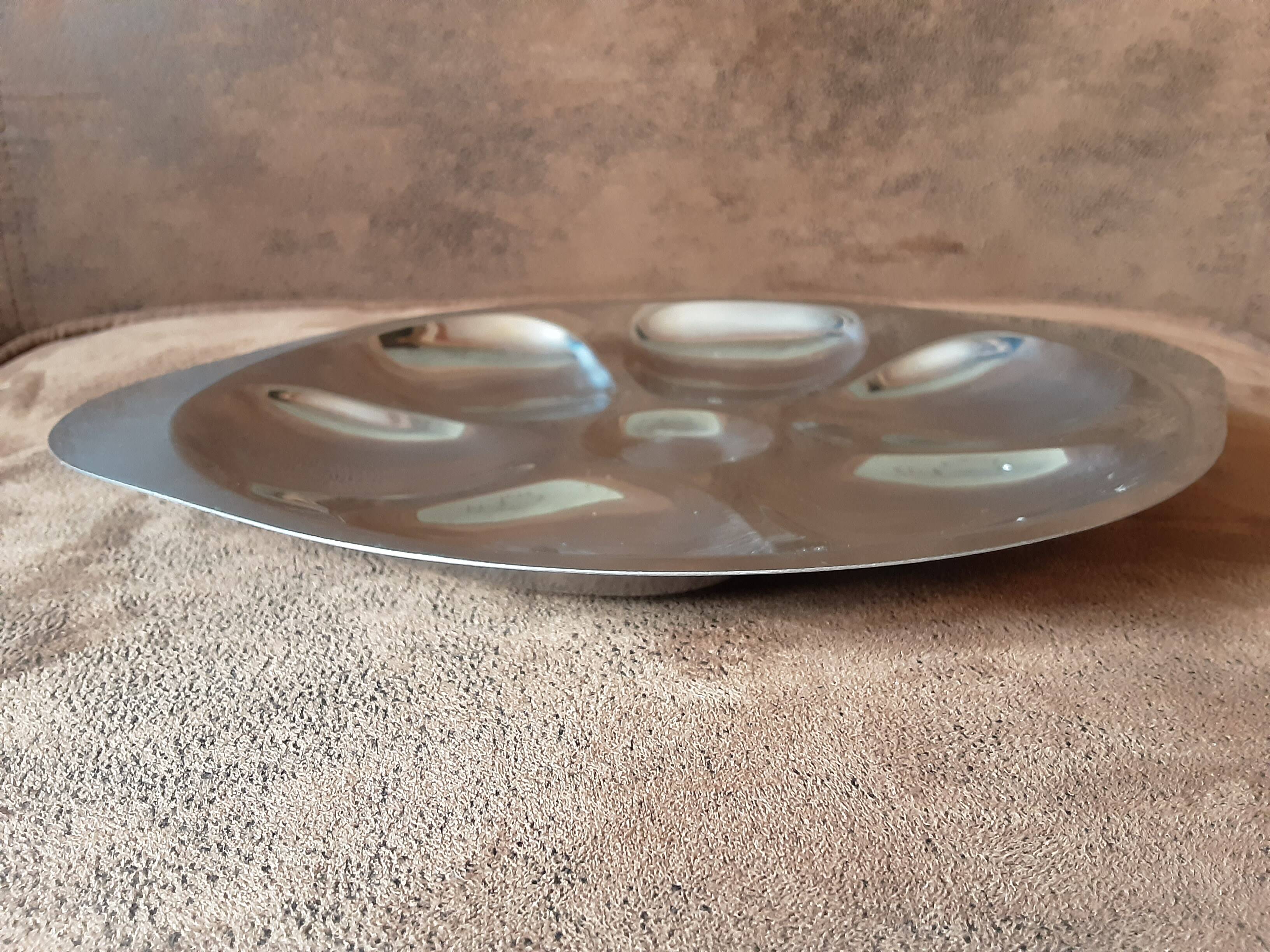 Set of 4 metal oyster plates