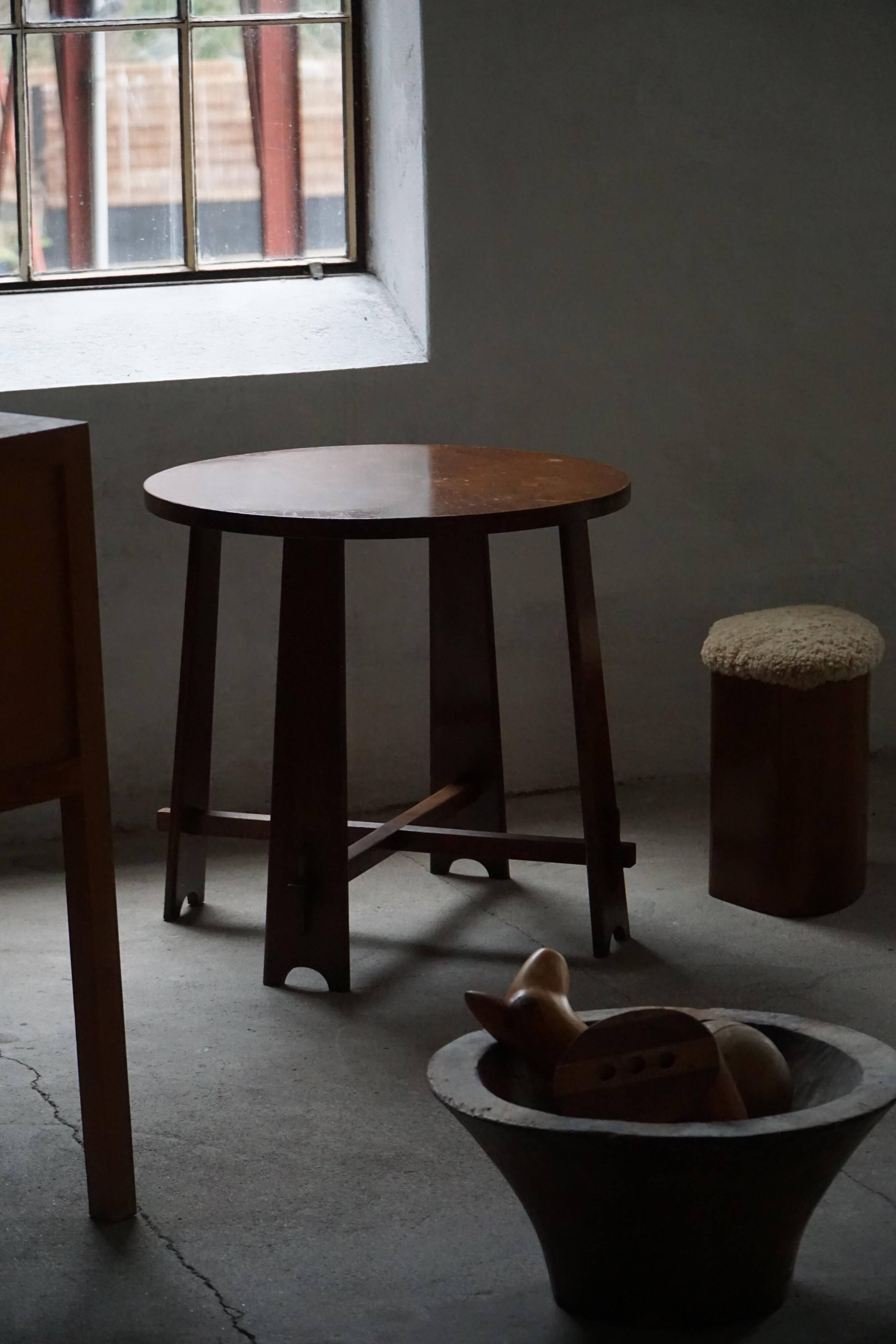 Modern Danish, side table / sculptural console in oak, 1940s