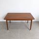 Table à manger de style mid-century moderne