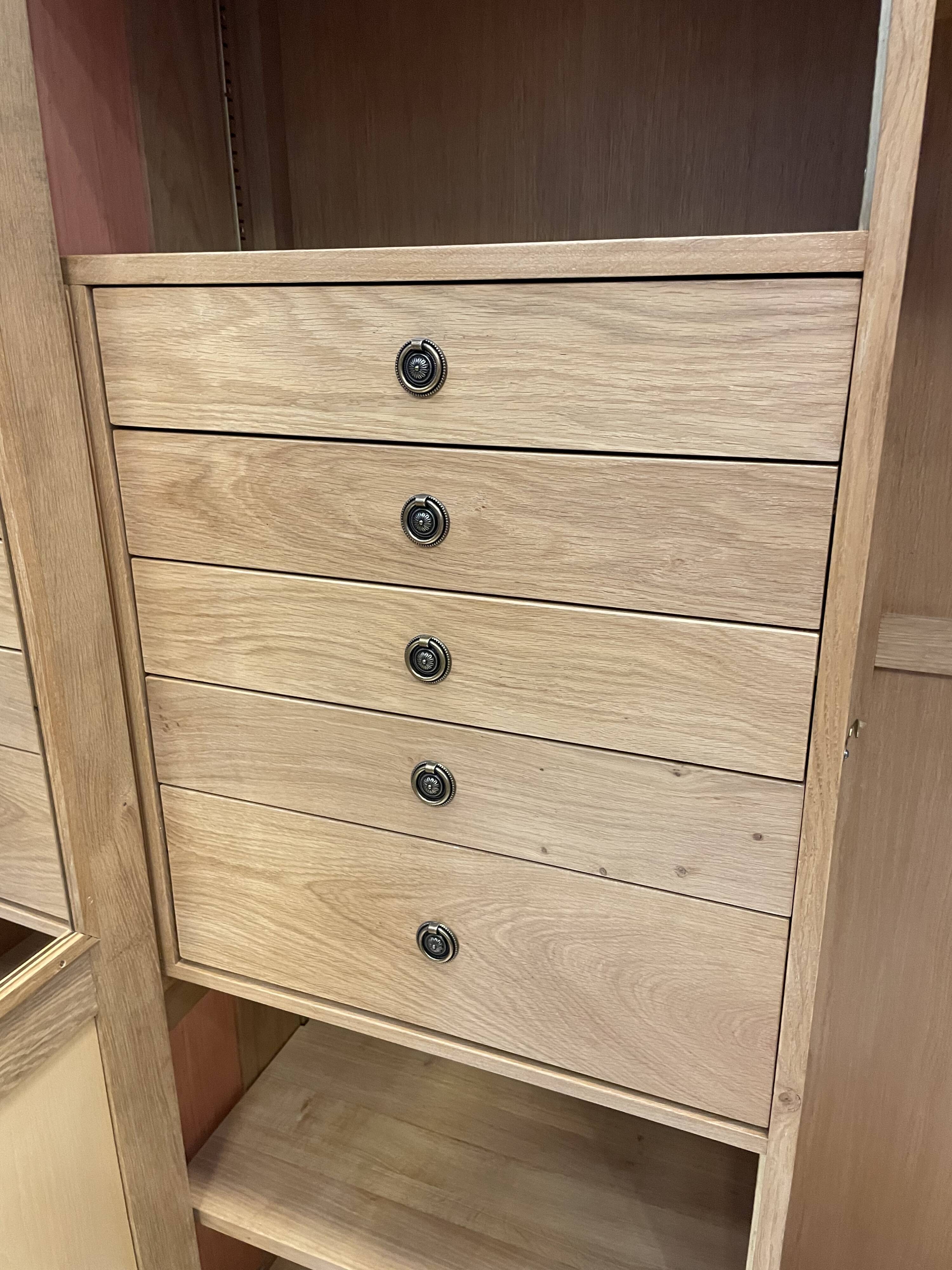 Wardrobe in solid oak