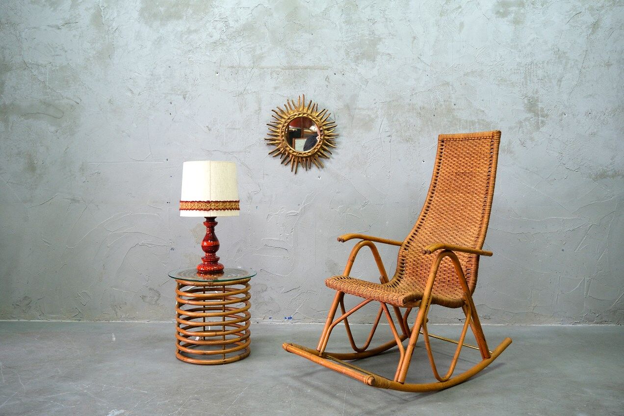 Rocking chair et table d’appoint en bambou de FM, années 1950