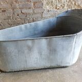 Zinc bathtub