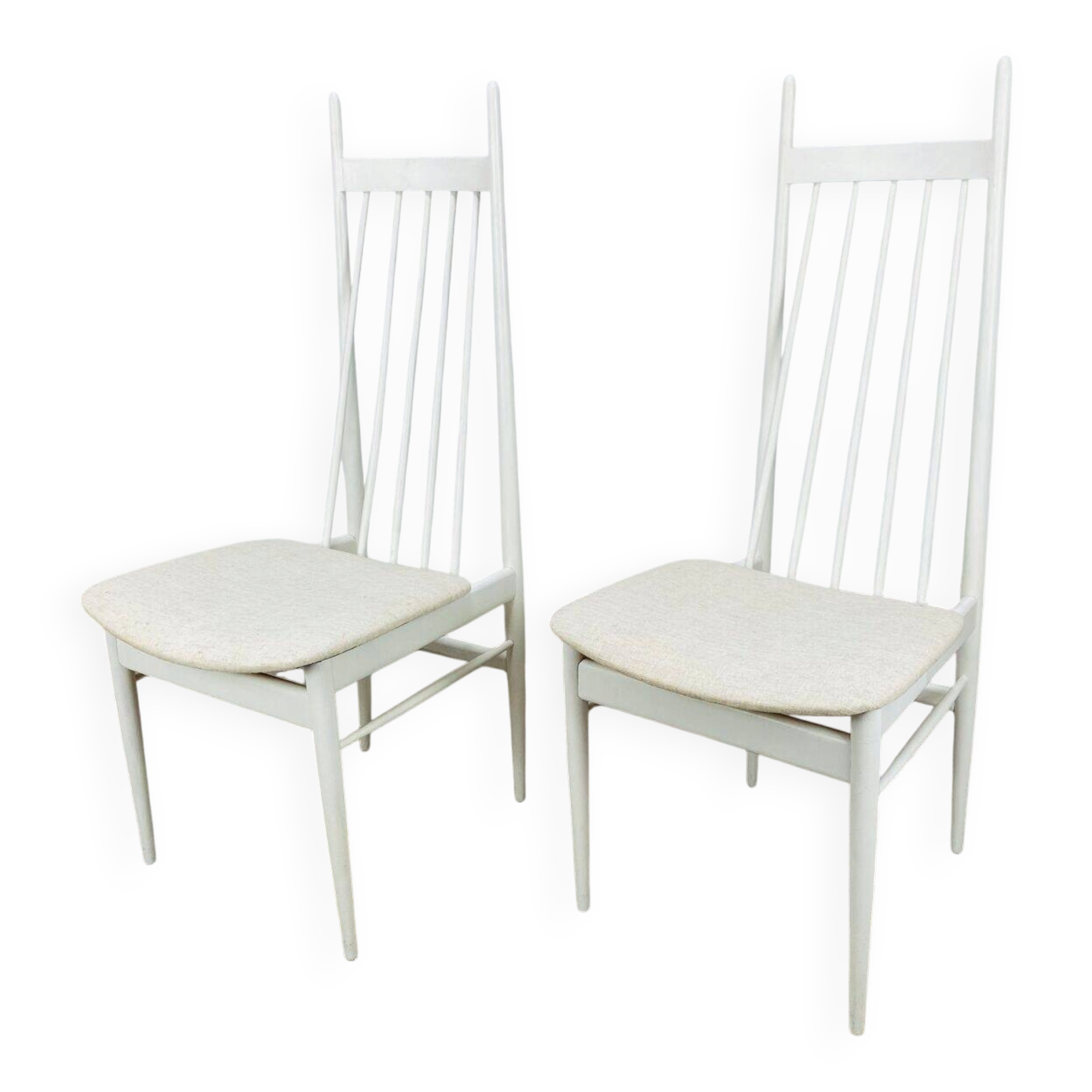 2 Scandinavian slatted chairs, white, from the 1960s.
