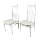 2 Scandinavian slatted chairs, white, from the 1960s.