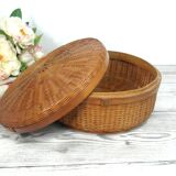 Wicker basket with lid