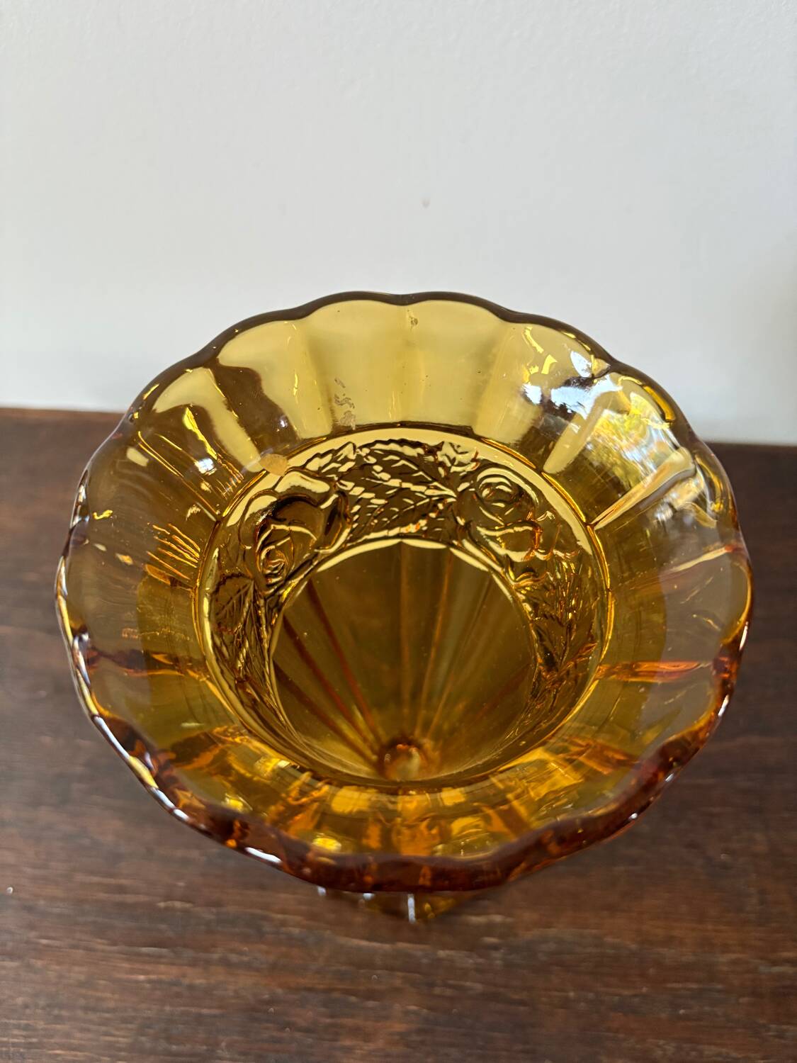 Art Deco amber cup-shaped vase with rose motifs