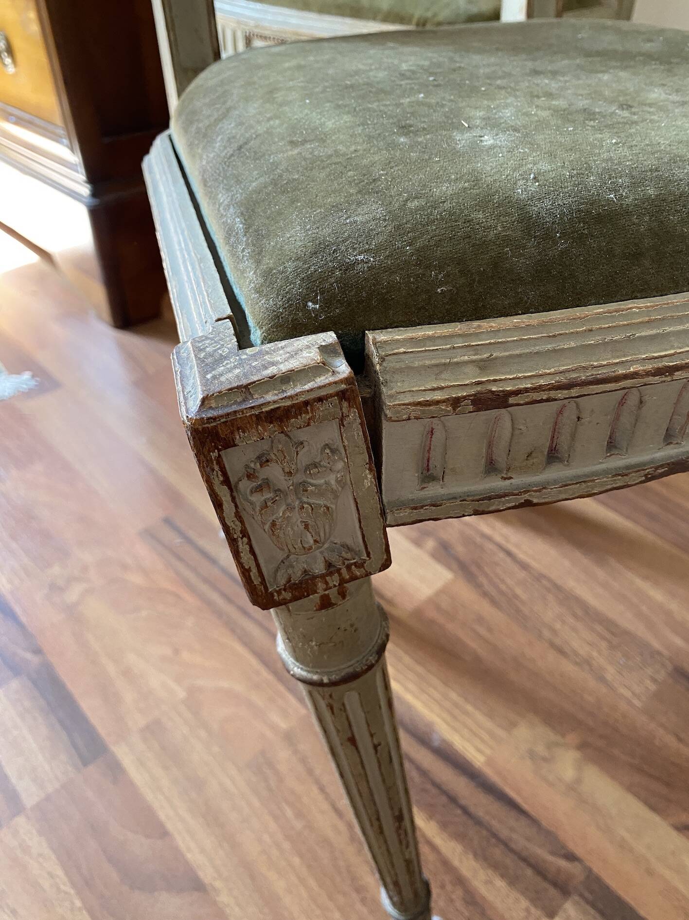 Chaise Style Louis XVI