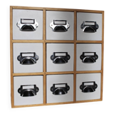 Small storage unit with drawers