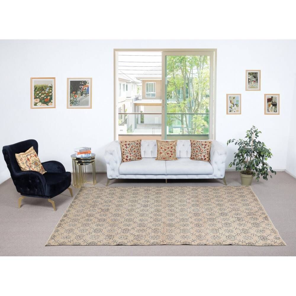 Vintage Turkish Handknotted Wool Rug. Floral Patterned Area Carpet for Cozy Farmhouse Interiors