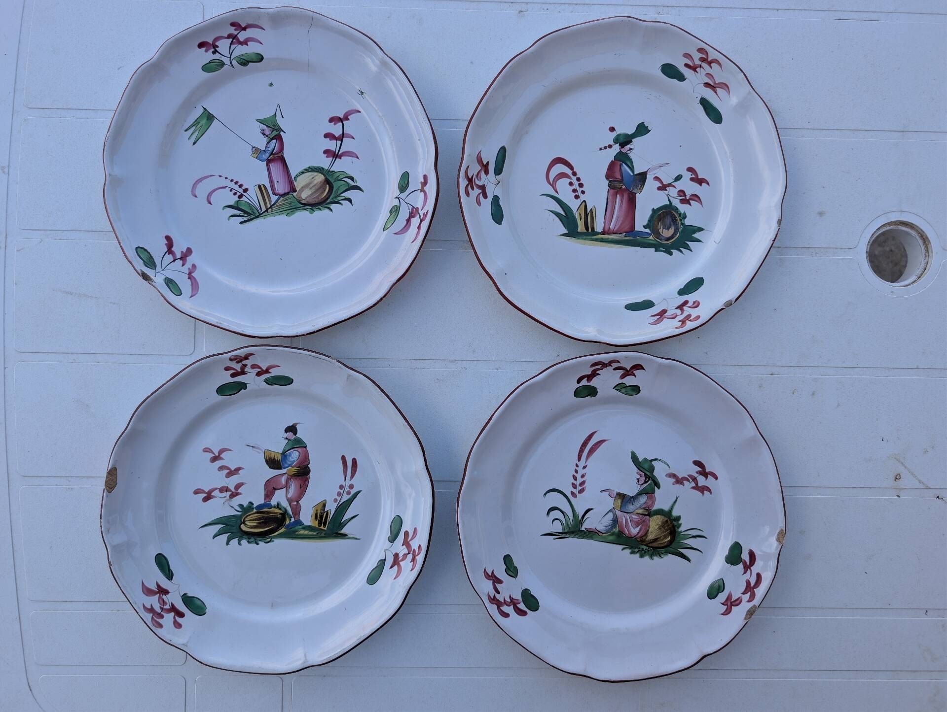 Set of 4 antique polychrome earthenware plates – Chinese decoration