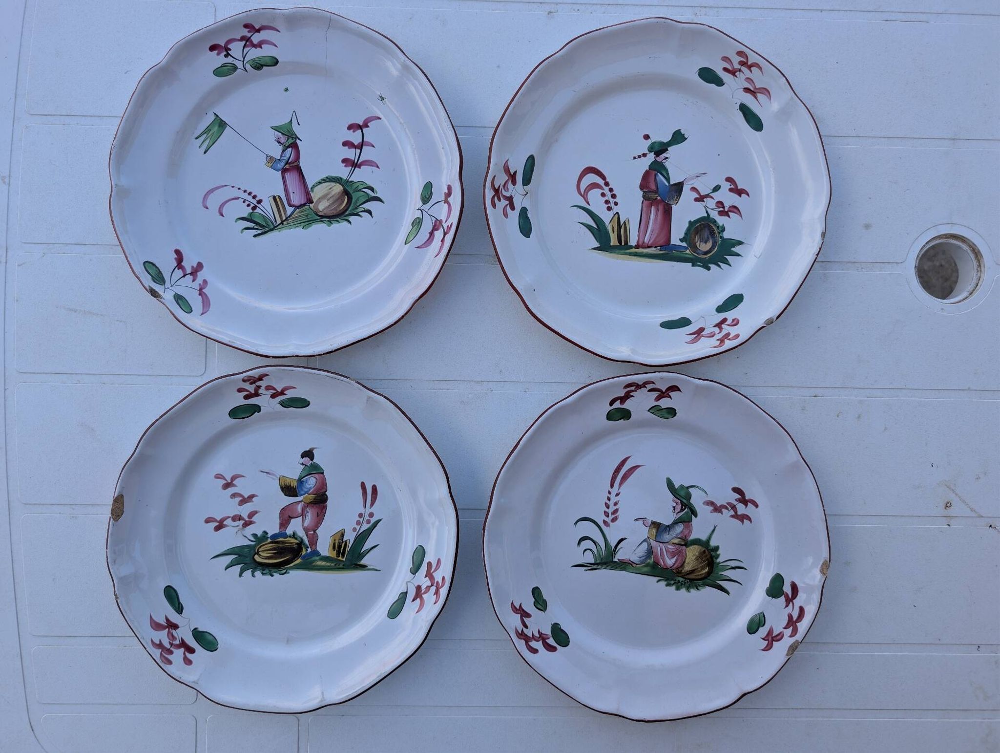 Set of 4 antique polychrome earthenware plates – Chinese decoration