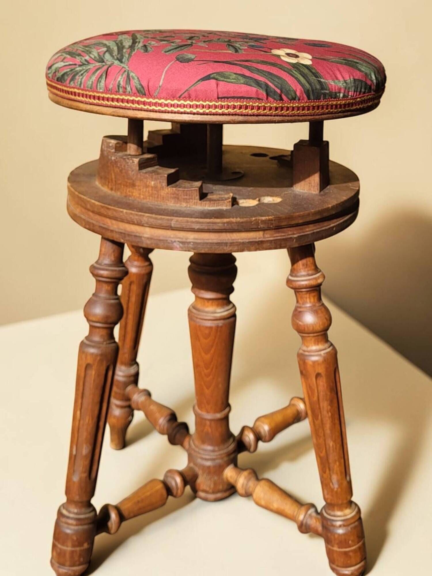 Piano stool