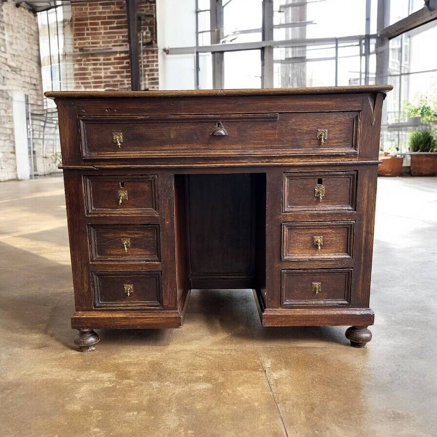 Vintage desk/Antique desk in solid oak