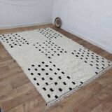 Large Moroccan Berber rug in cream wool with black patterns 290 x 200 cm