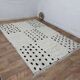 Grand tapis berbère marocain en laine écru à motifs noirs 290 x 200 cm