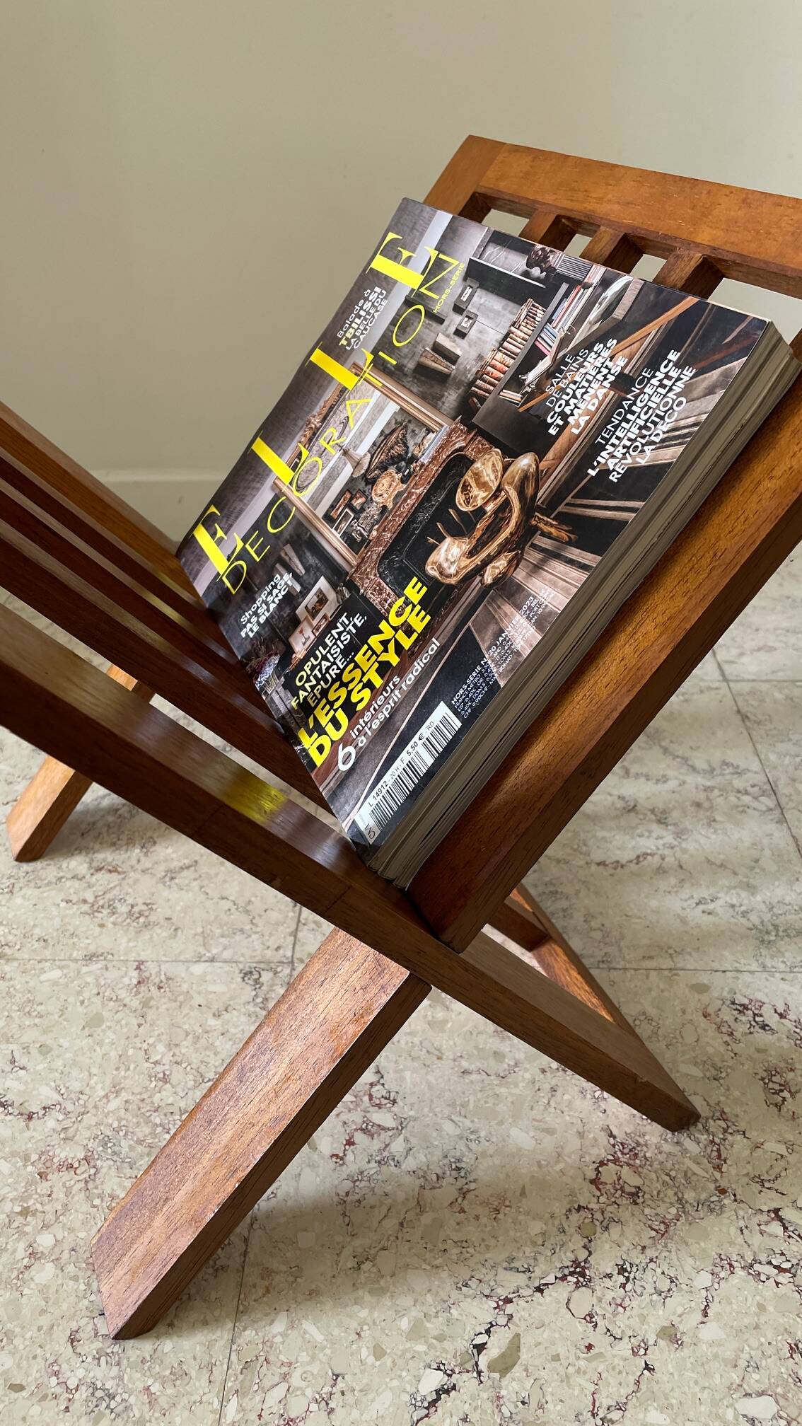 Vintage design geometric magazine rack
