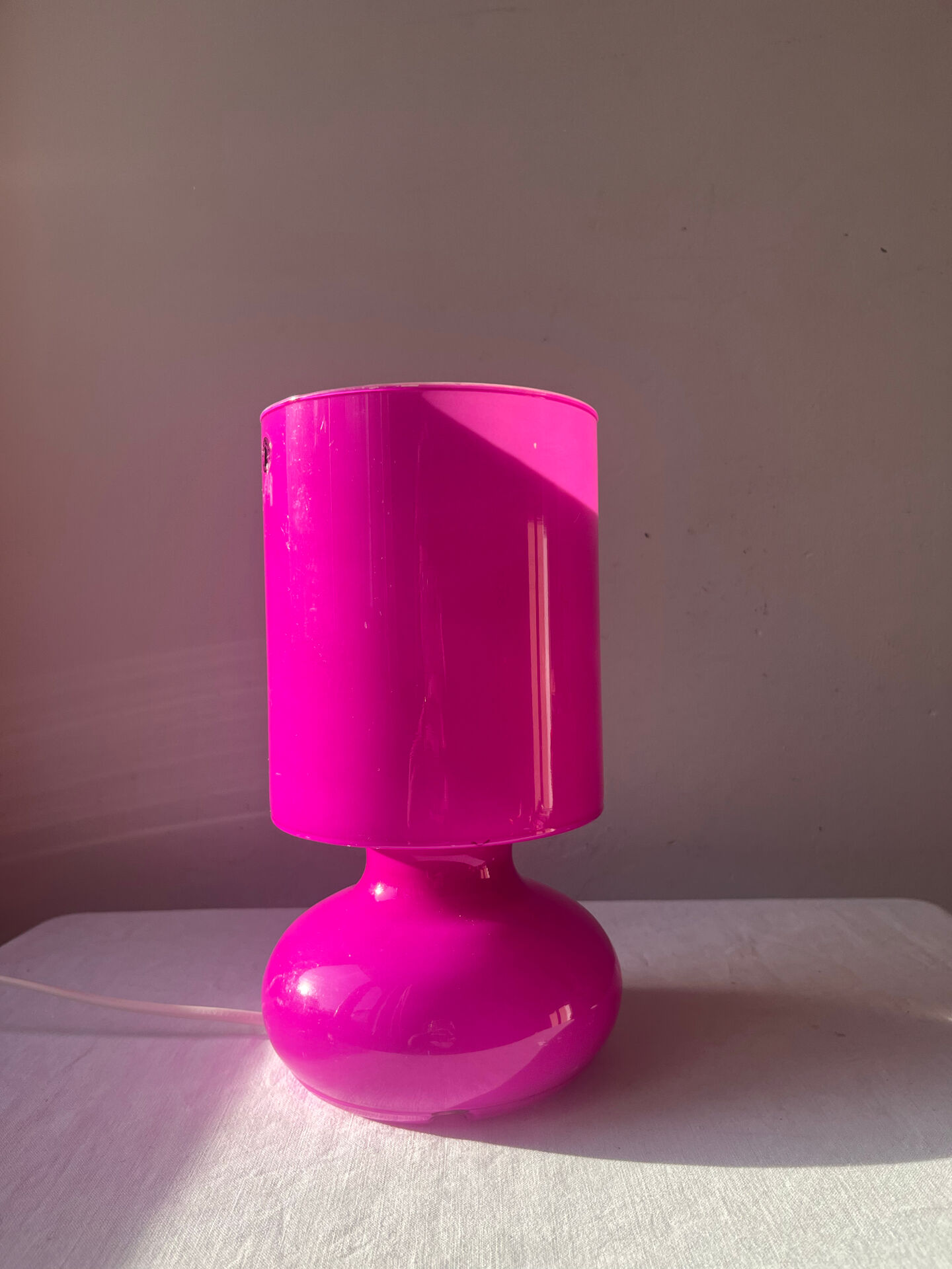 Lampe à poser LYKTA rose fuchsia, IKEA vintage