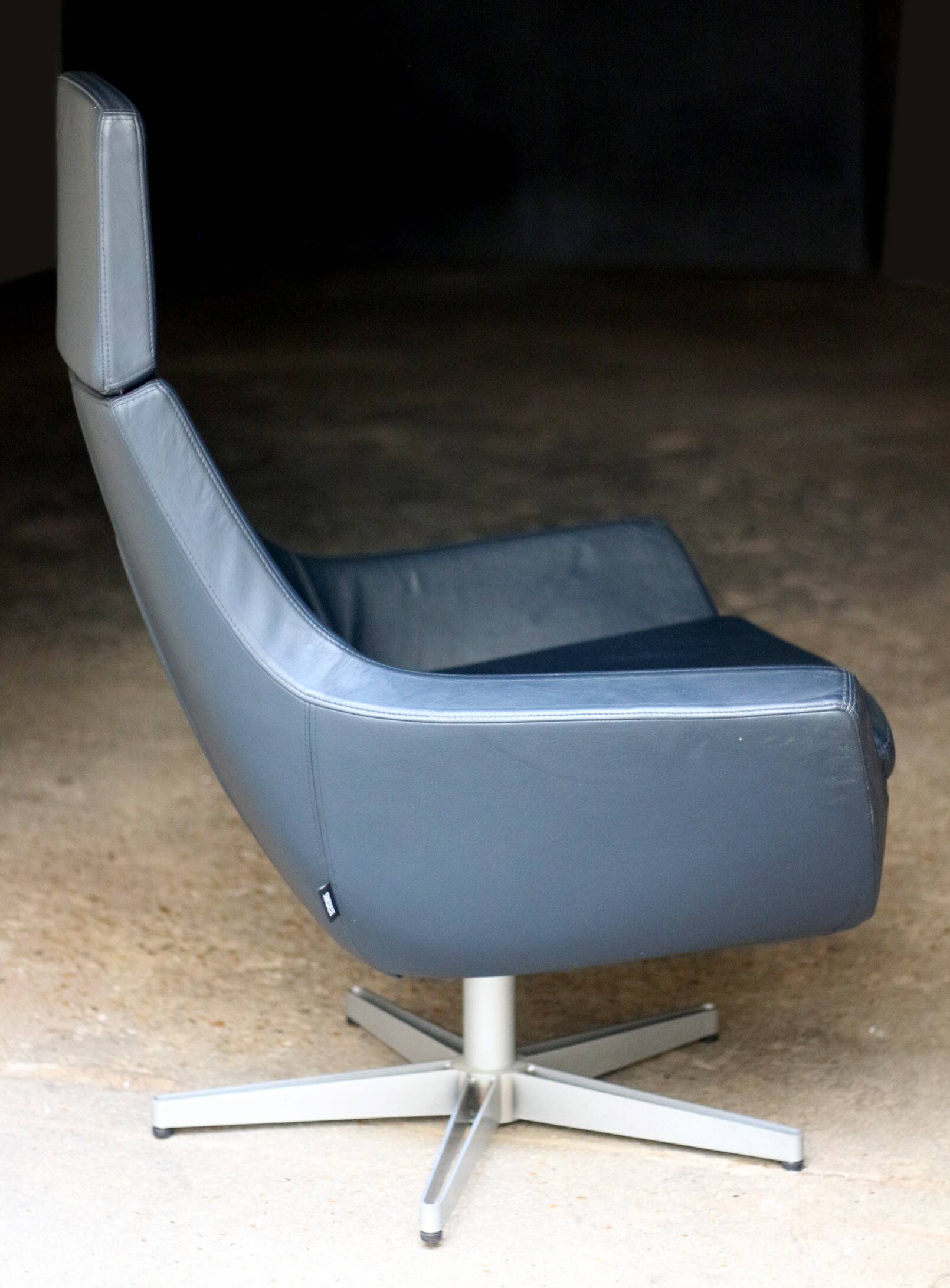 Scandinavian armchair swedese in leather (1970s). very good condition.