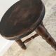 Tabouret en bois tourné tripode vintage