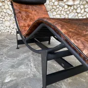 LC4 chaise longue in cowhide and black frame by Cassina, 1970–80