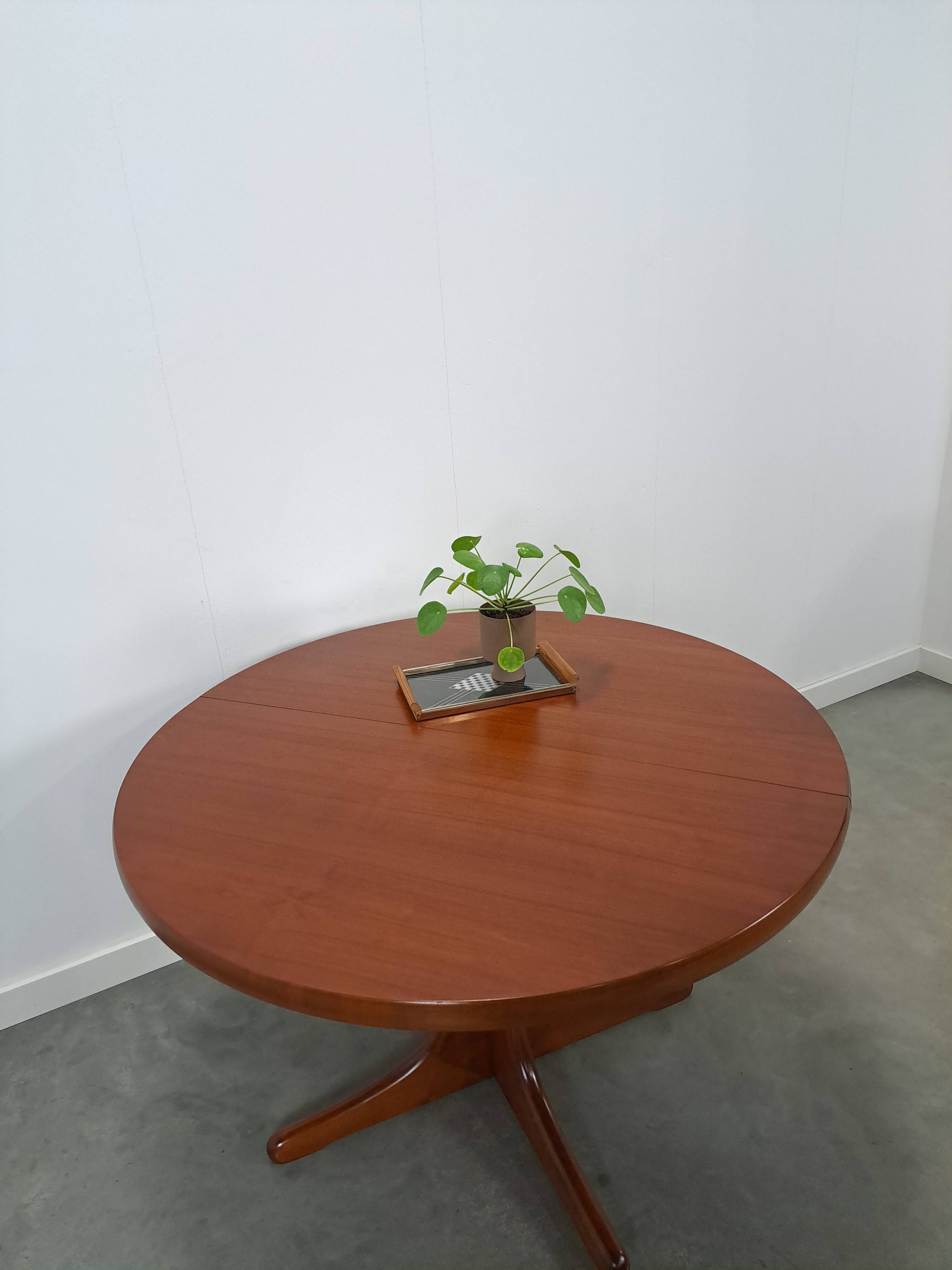 Rond ovaal teak uitschuifbare eettafel
