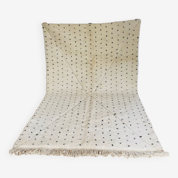 Berber carpet Beni Ouarain with black polka dots and relief 160x260