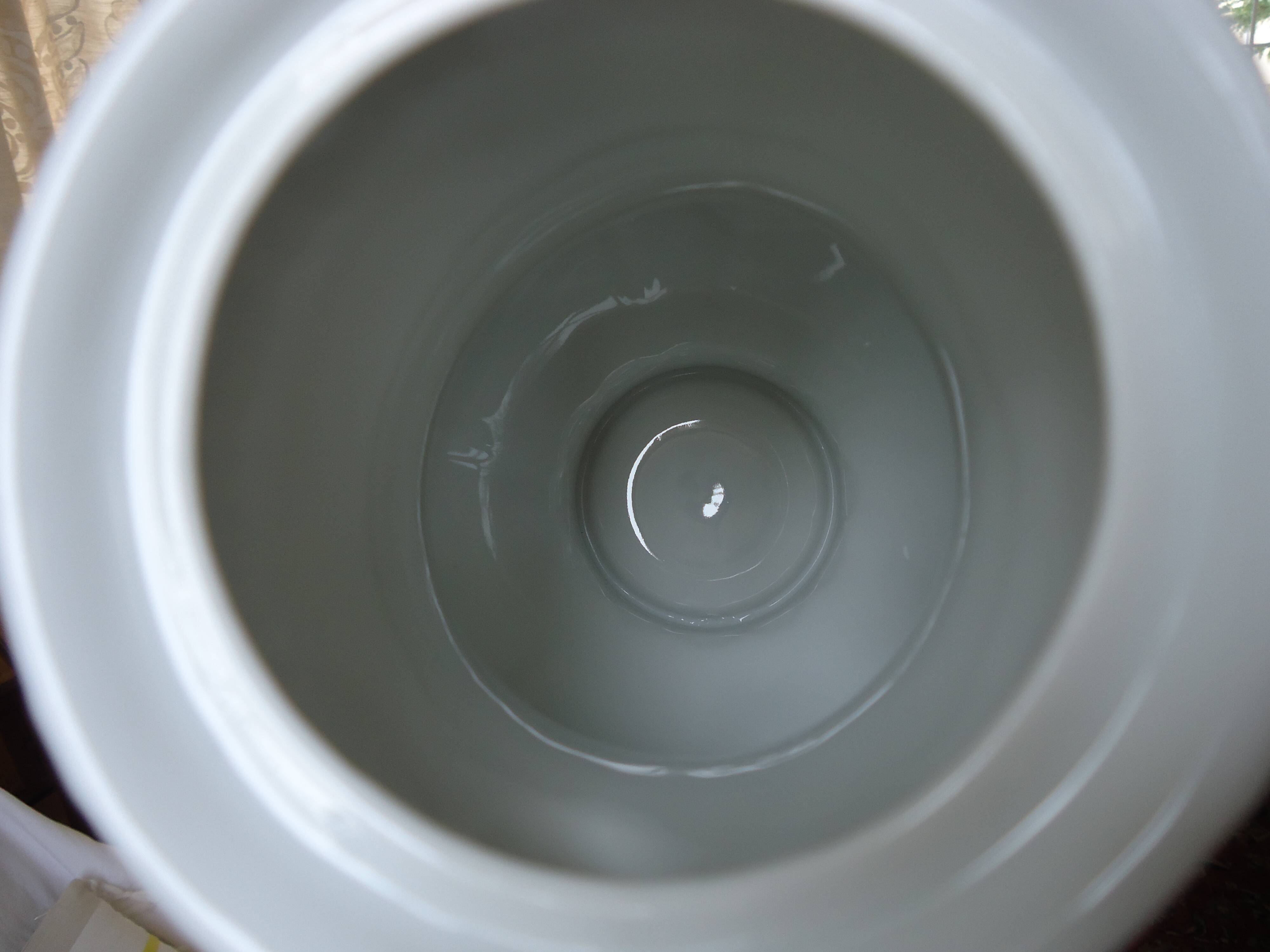 Pouring coffee pot, made of Limoges porcelain, Goumot Labesse (A565)