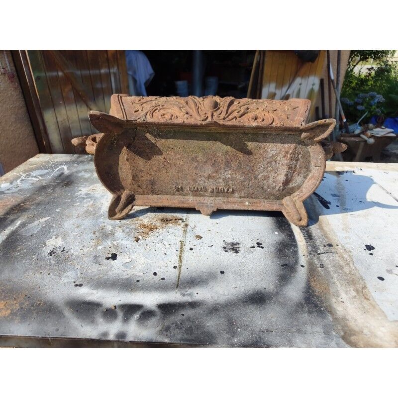 1 cast iron planter from 1900 by the Faure establishments