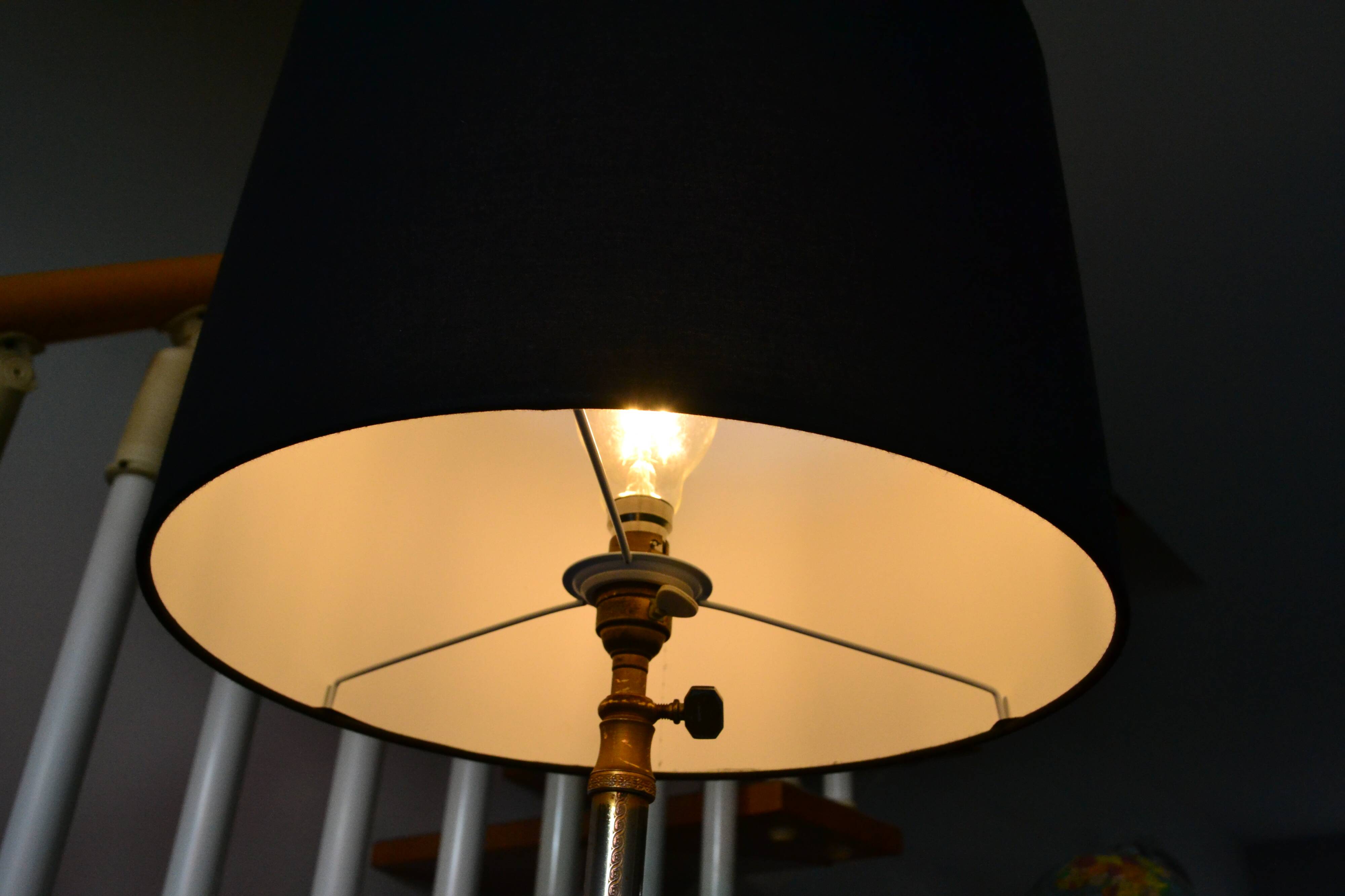 Lampadaire tripode vintage laiton doré