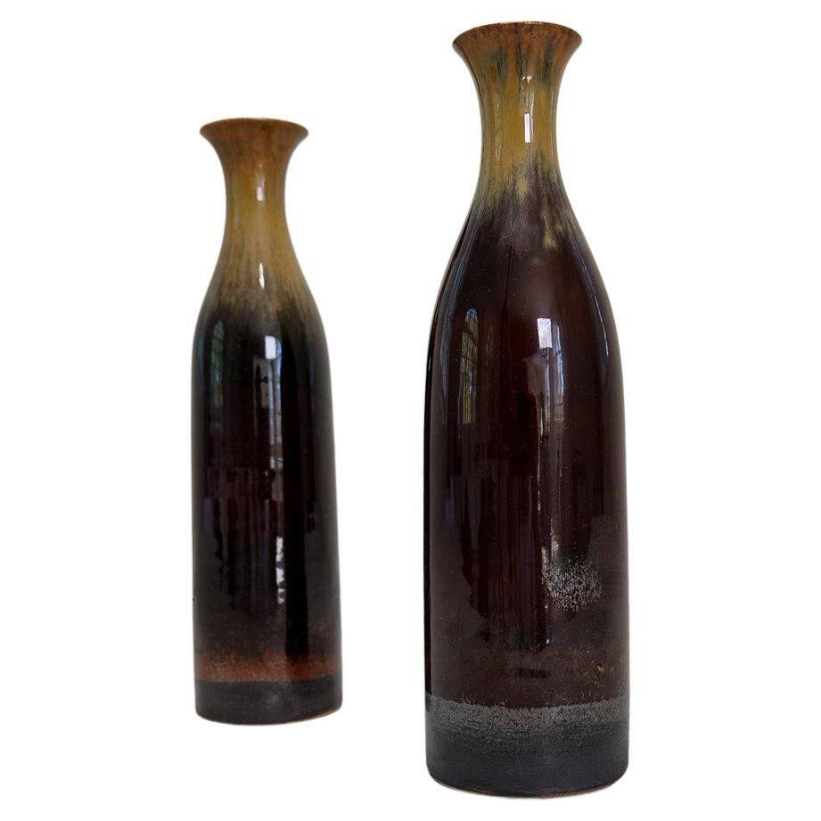 Modern Scandinavian pair of vases/bottles in ceramic by Carl-Harry Stålhane, Sweden.