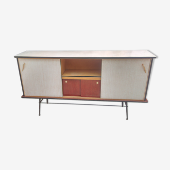 Buffet down the 1950s formica, colors beige and Red