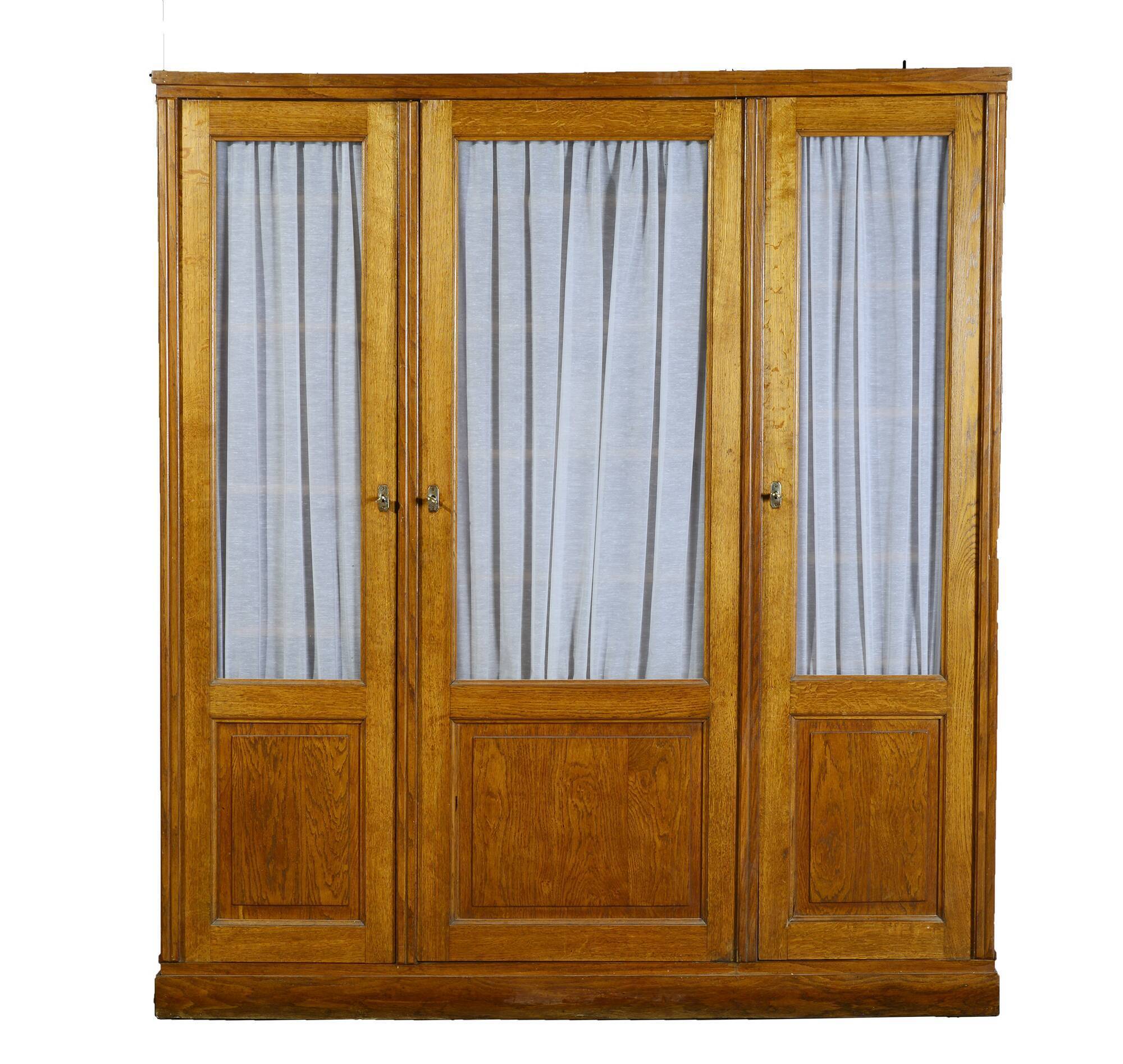 Bibliothèque ou armoire vitrée