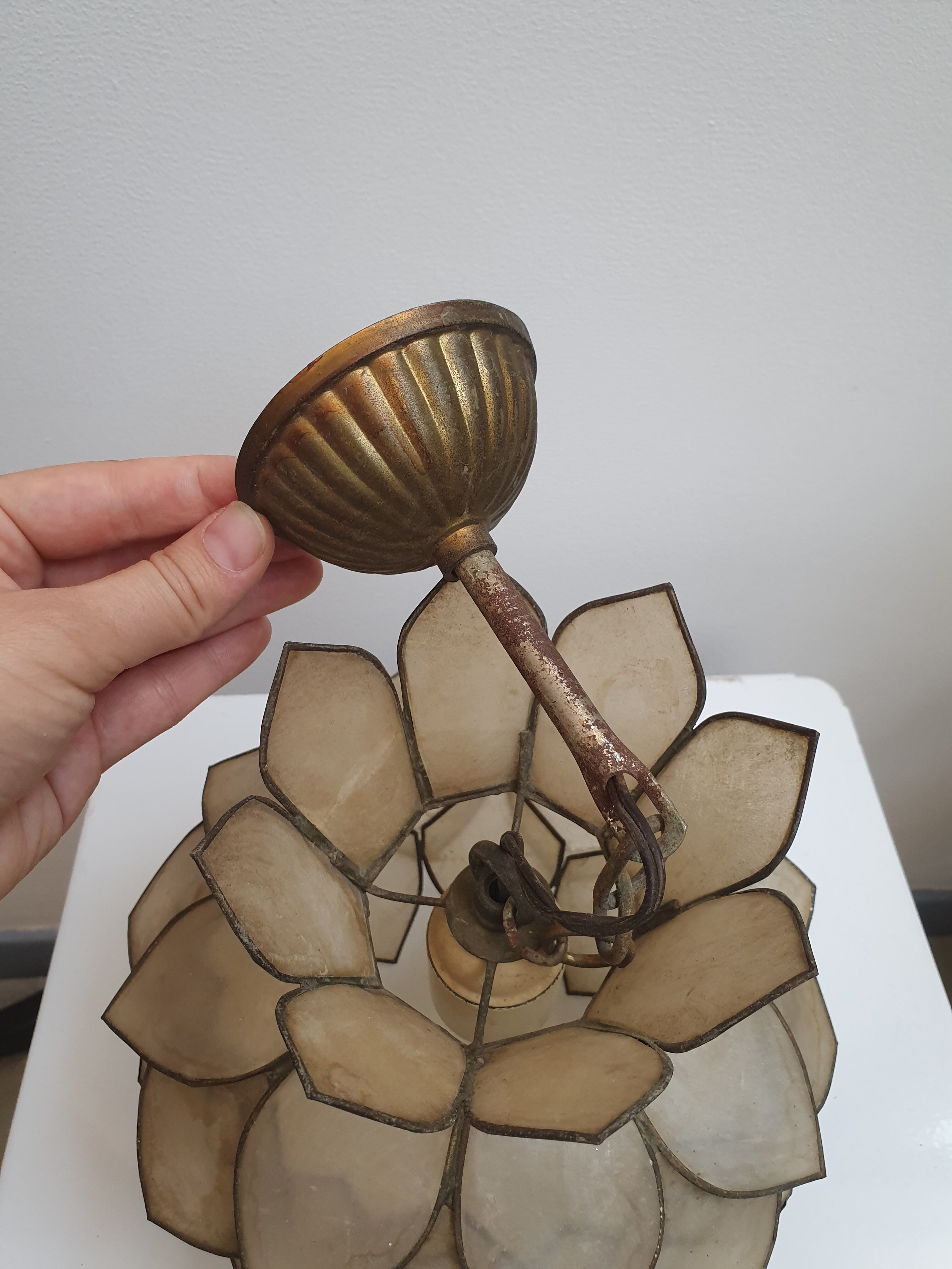 Hanging lamp of lotus flower in mother-of-pearl and brass