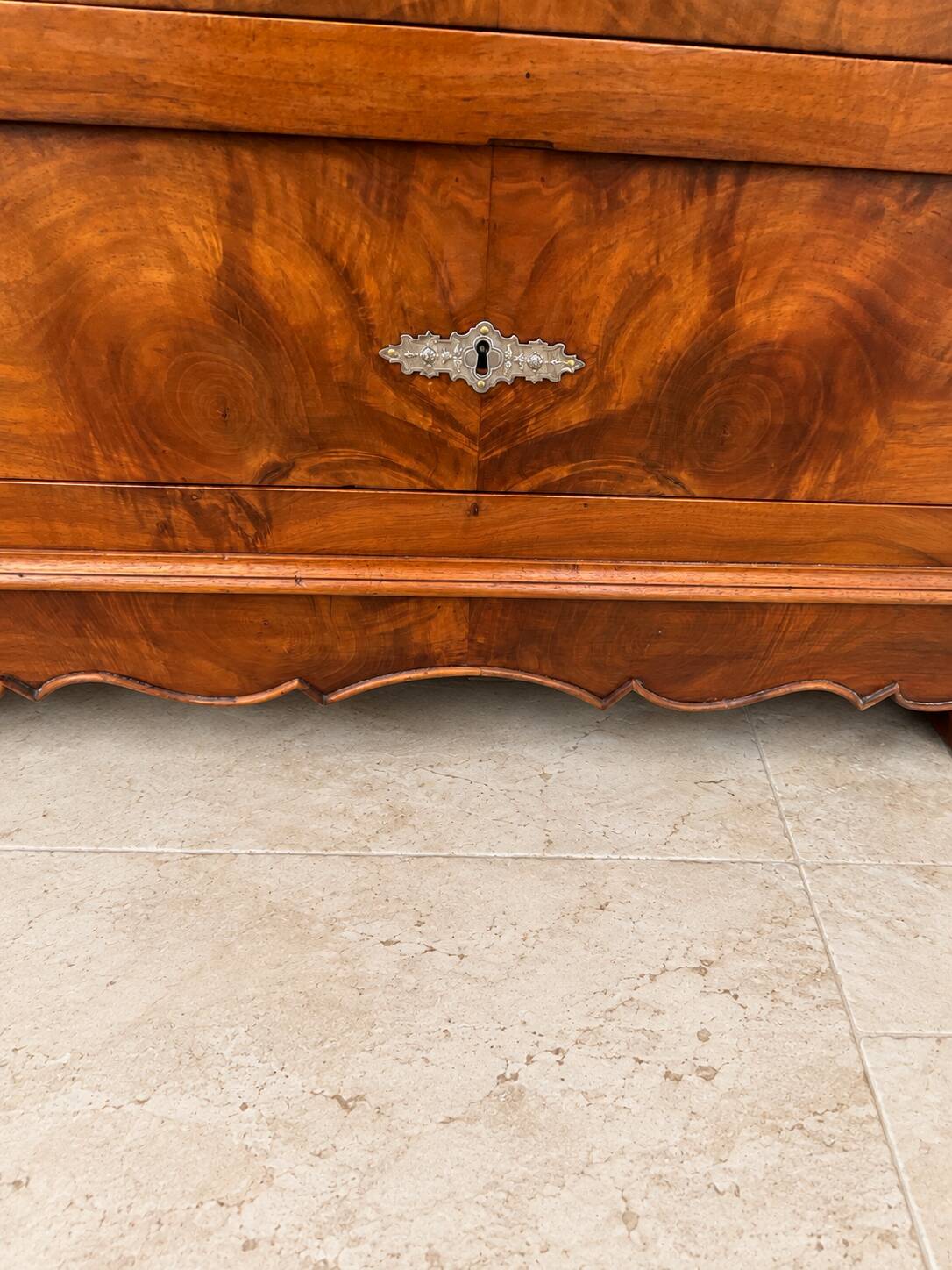 French Louis-Philippe style commode in walnut burl.