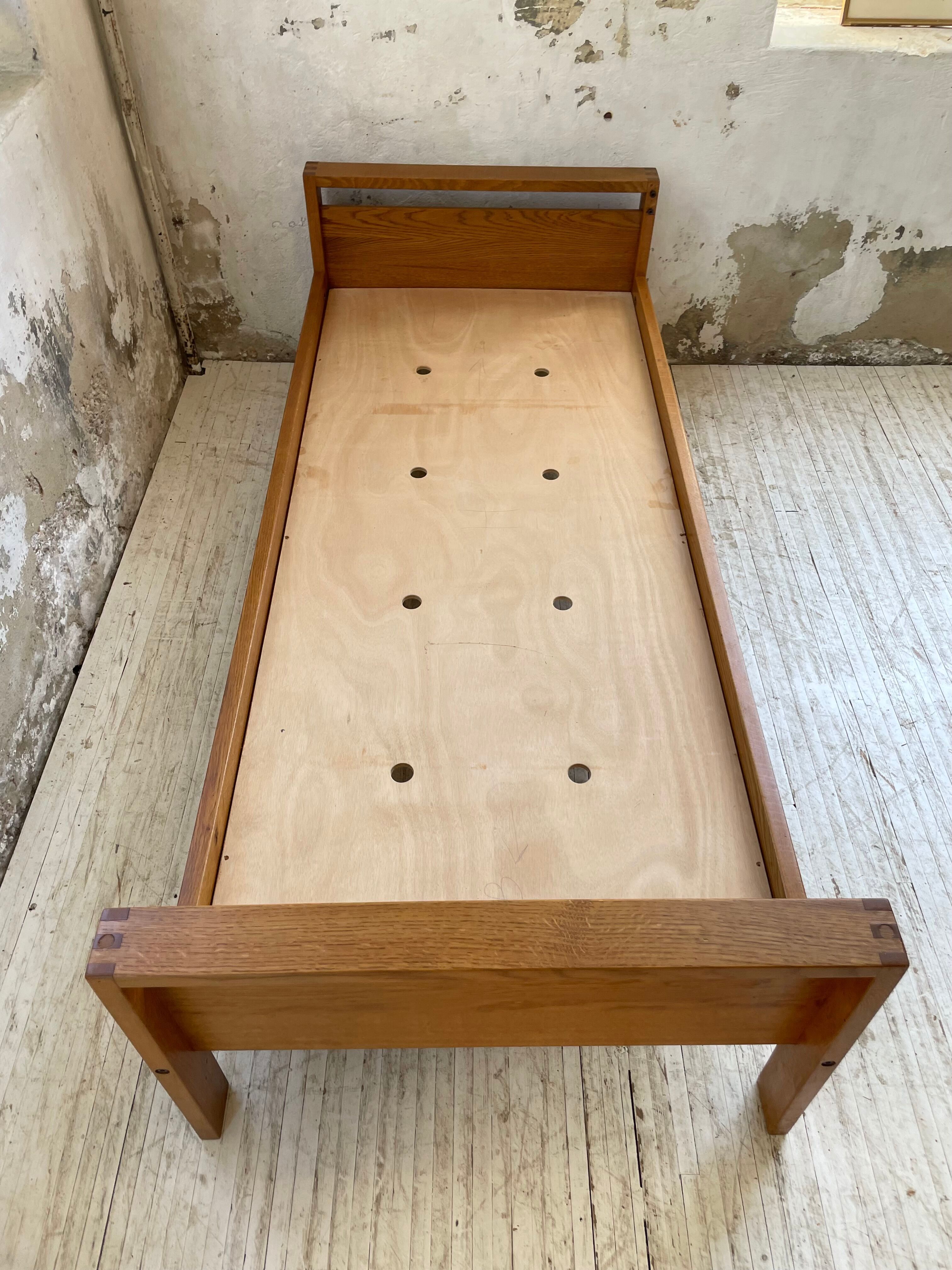 Daybed bed L06A in solid elm Chapo