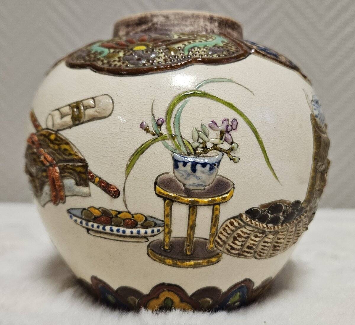 Set of three pieces of Japanese Satsuma-style ceramics.