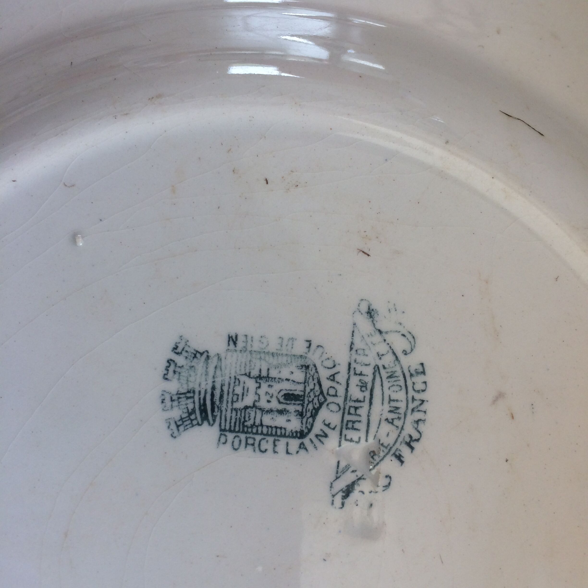 9 plates white background, light green pattern, 1930s Iron Earth