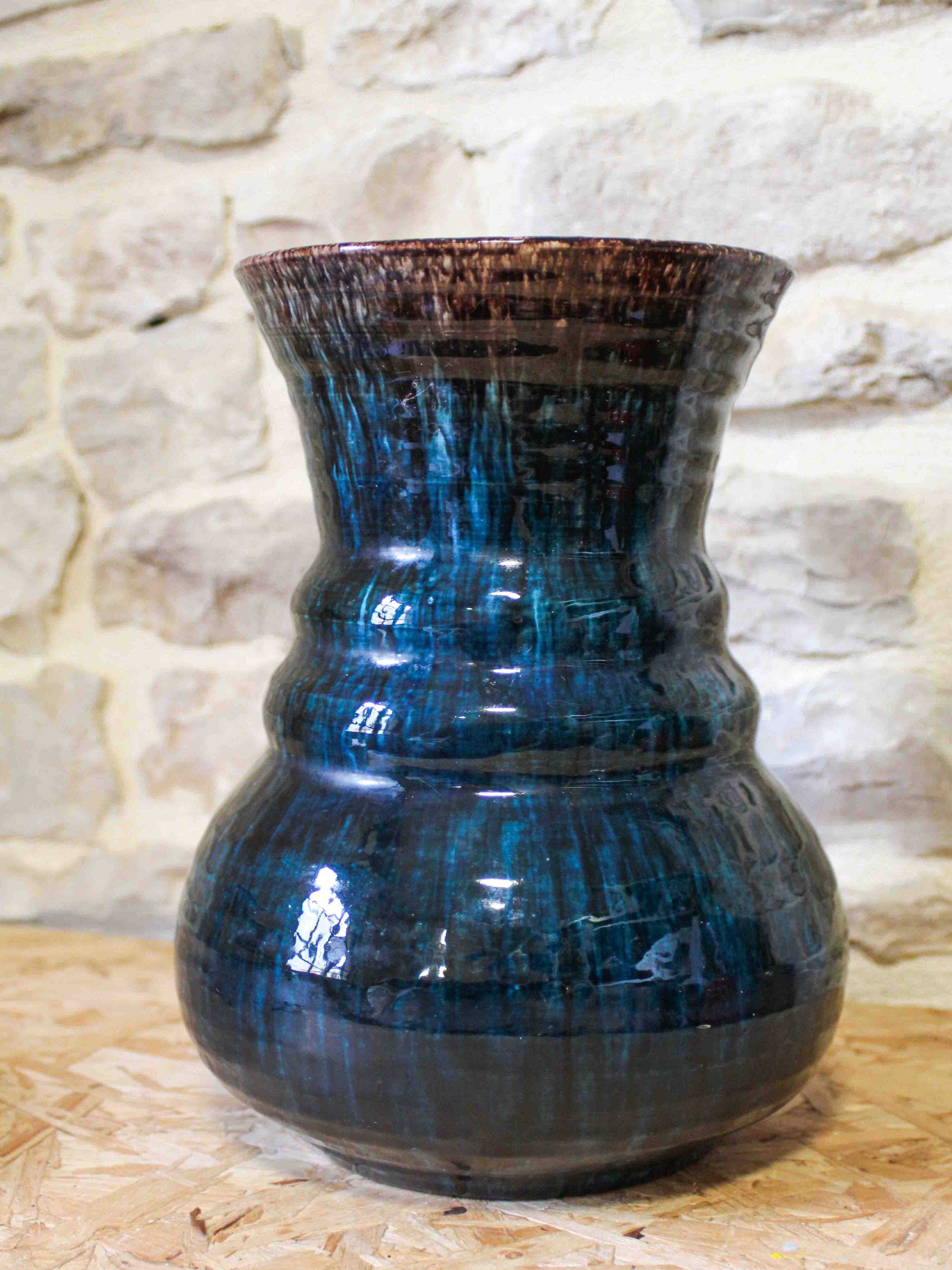 Accolay ceramic vase