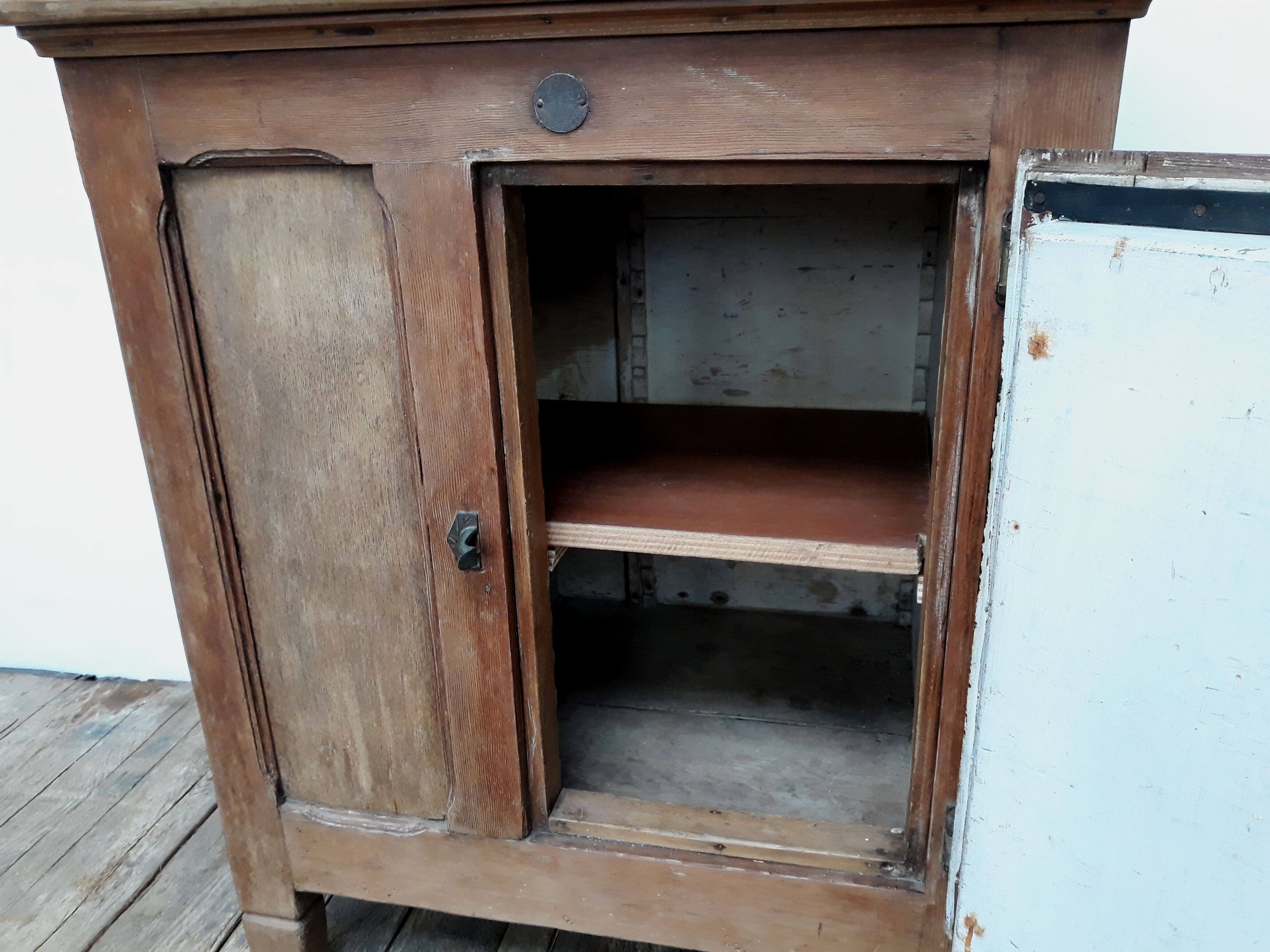 Cabinet cooler drink vintage