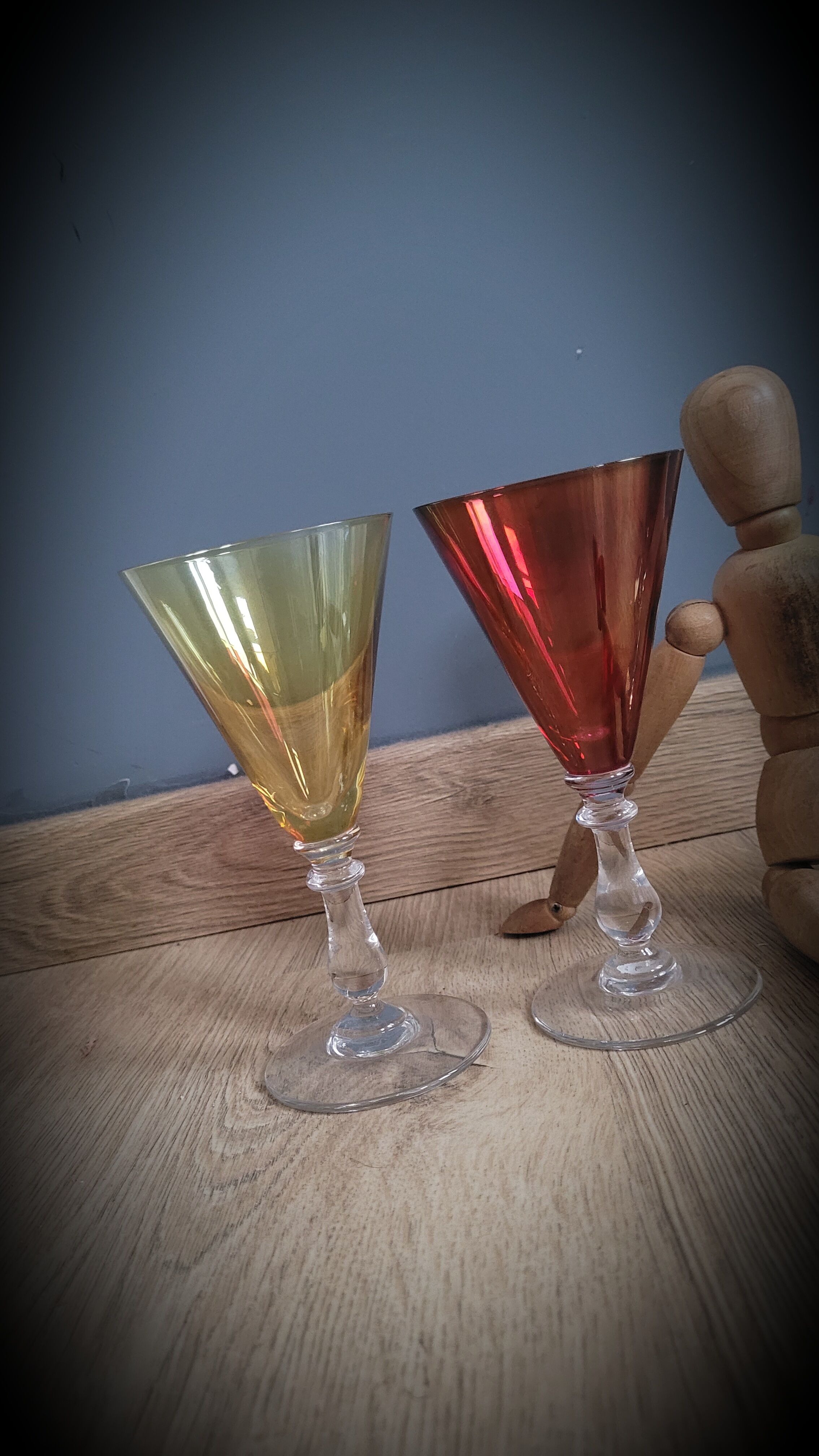 Set 4 colored wine glasses