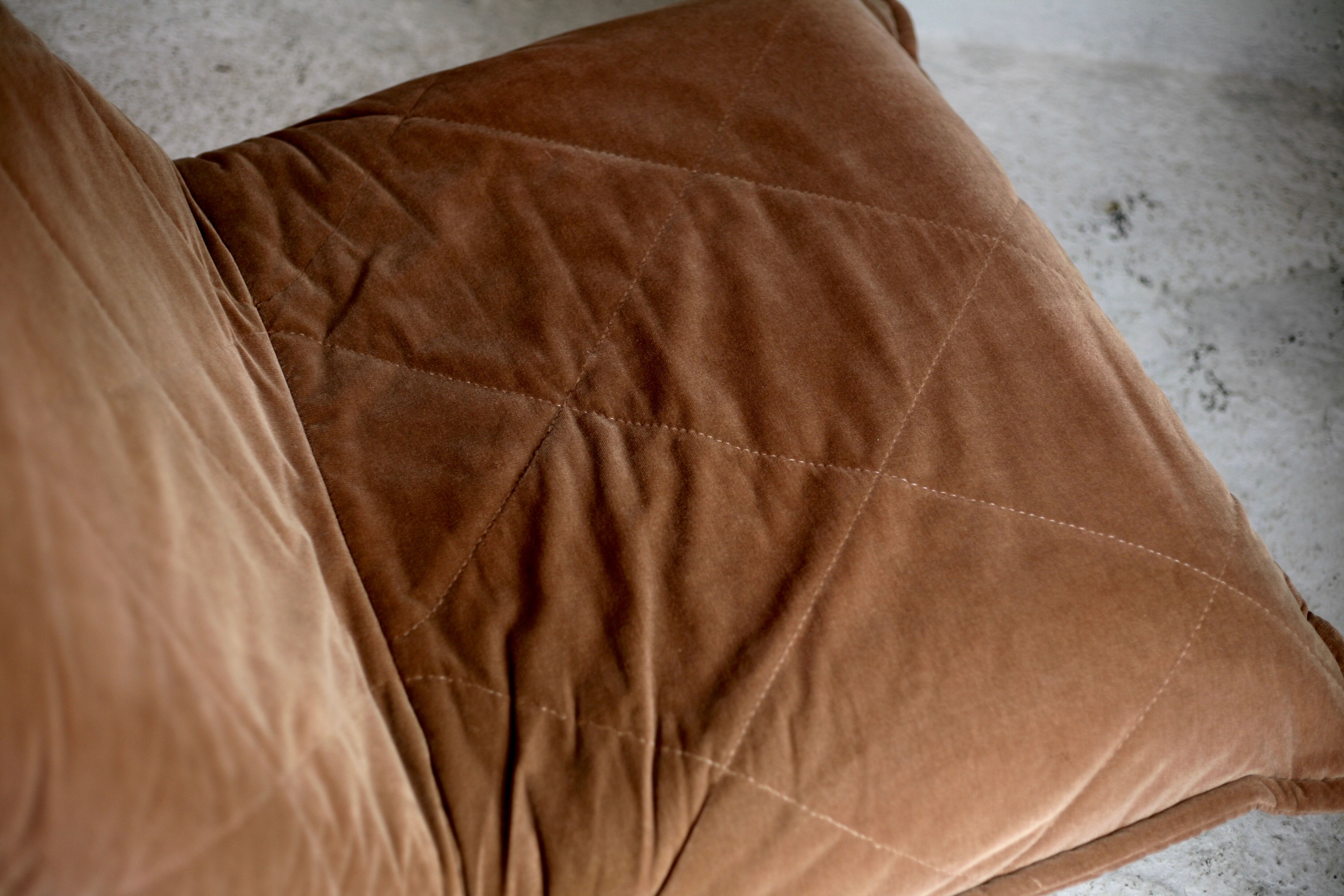 Velvet driver "caramel", France, circa 1970.