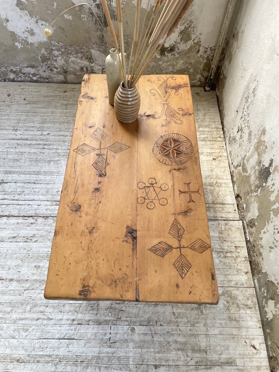 Popular art coffee table Switzerland 1900