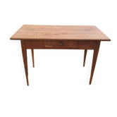 Petite table en chêne brut