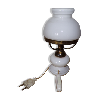 Lampe a poser en opaline vintage