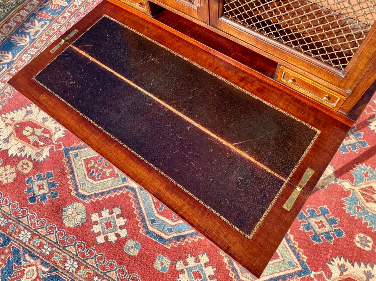 Bonheur du jour en acajou style Louis XVI