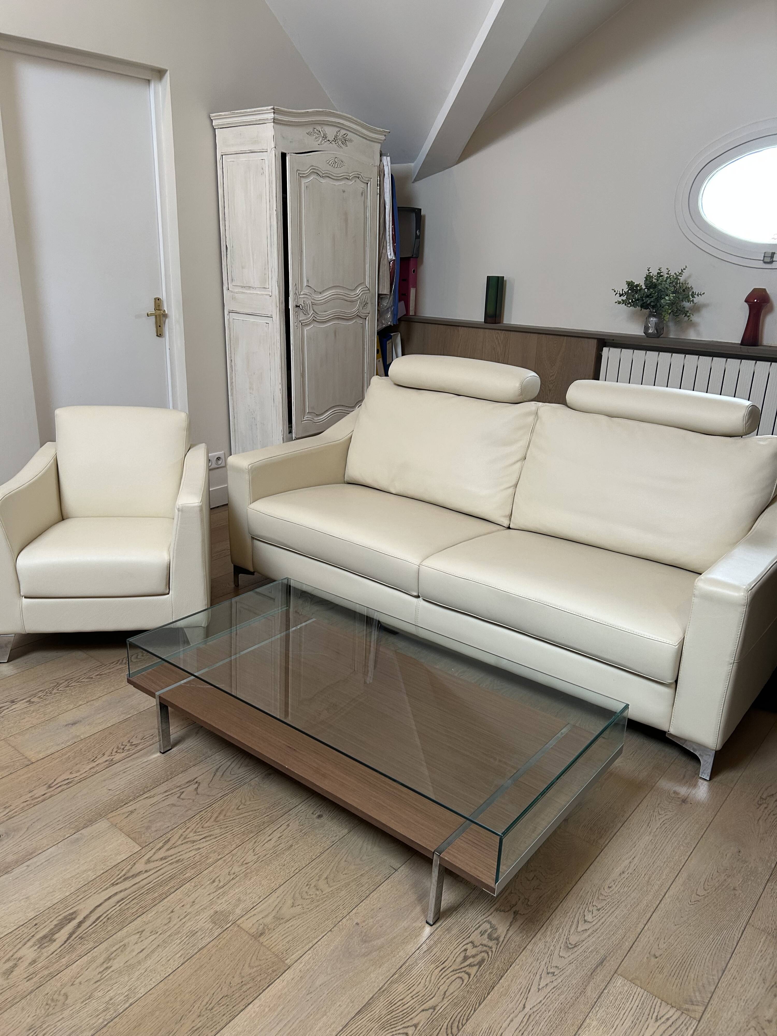 Living room set: 3-seater sofa, armchair and coffee table