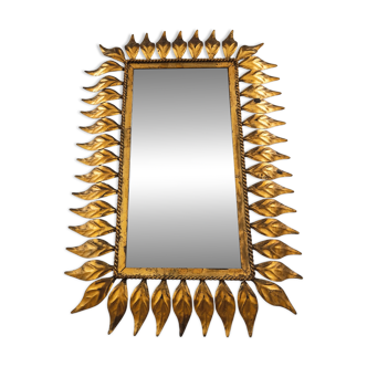 Espejo rectangular vintage de metal dorado con motivos de hojas 1960s