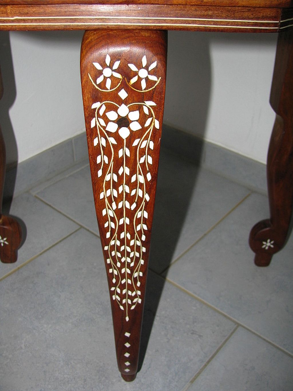 Table basse indienne « Ccic » des années 1970