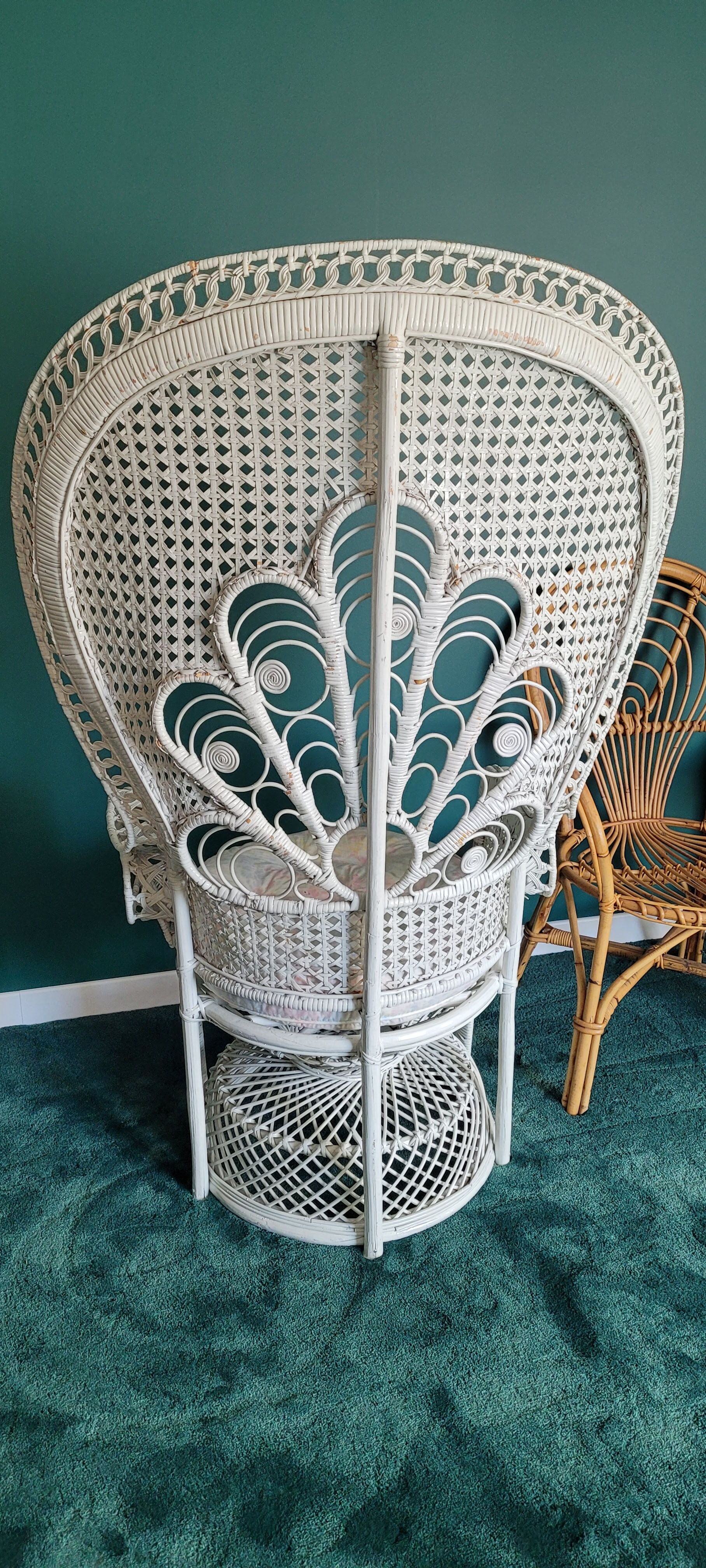 Armchair Emmanuelle white with cushion